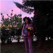 laurenda in Biologia Molecolare e Cellulare impartisce lezioni di biologia, chimica,matematica, quest'ultima solo per elementari